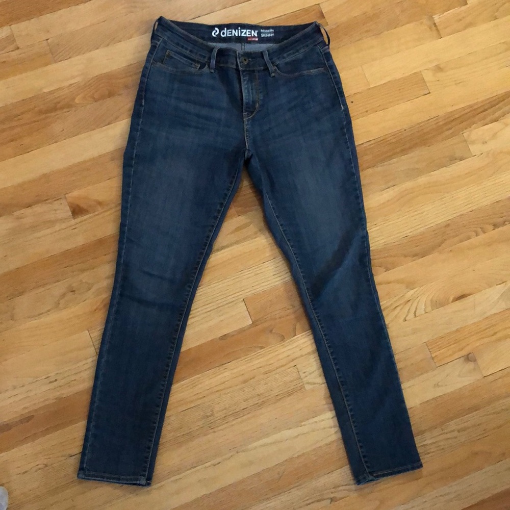 Like NEW soft, stretchy, Modern skinny cut Levi Denizen jeans. Size 8M